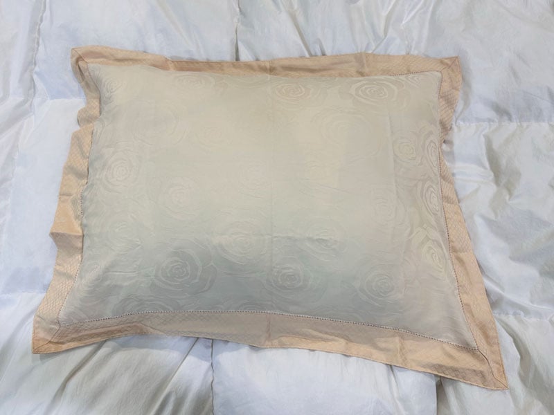 額付ピローケース「モダンローズ2」ホワイト/アウトレット＆ベッドルームギャラリー横浜在庫品