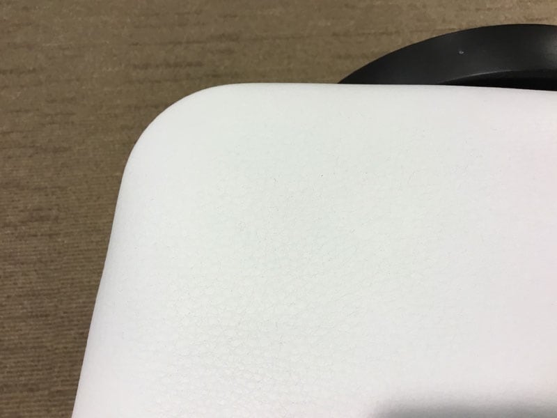 DHC116 IDC大塚家具 5089 丸型スツール 5.7万 ホワイト レザー DHC116 IDC大塚家具 5089 丸型スツール 5.7万 ホワイト レザー