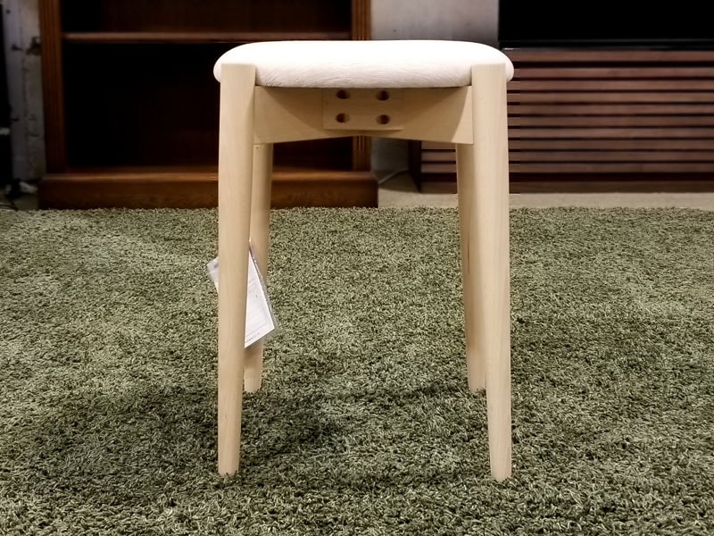 スツール「リュッケ」布#デクレア4142 白木塗装ブナ/展示使用・県外倉庫保管品/アウトレット＆ベッドルームギャラリー横浜