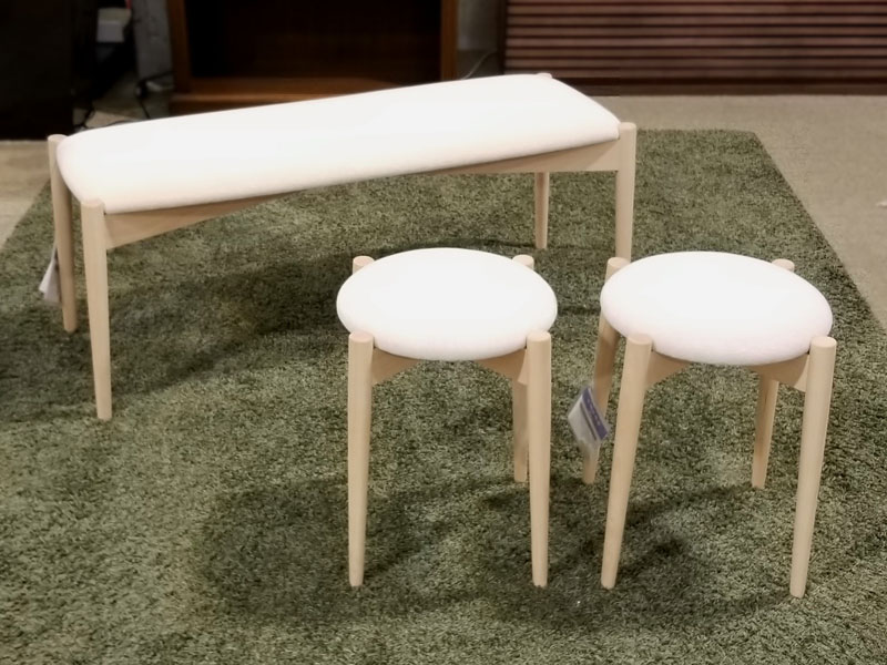 スツール「リュッケ」布#デクレア4142 白木塗装ブナ/展示使用・県外倉庫保管品/アウトレット＆ベッドルームギャラリー横浜