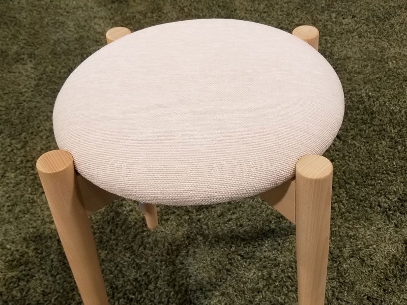 スツール「リュッケ」布#デクレア4142 白木塗装ブナ/展示使用・県外倉庫保管品/アウトレット＆ベッドルームギャラリー横浜