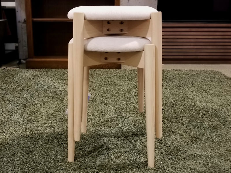スツール「リュッケ」布#デクレア4142 白木塗装ブナ/展示使用・県外倉庫保管品/アウトレット＆ベッドルームギャラリー横浜