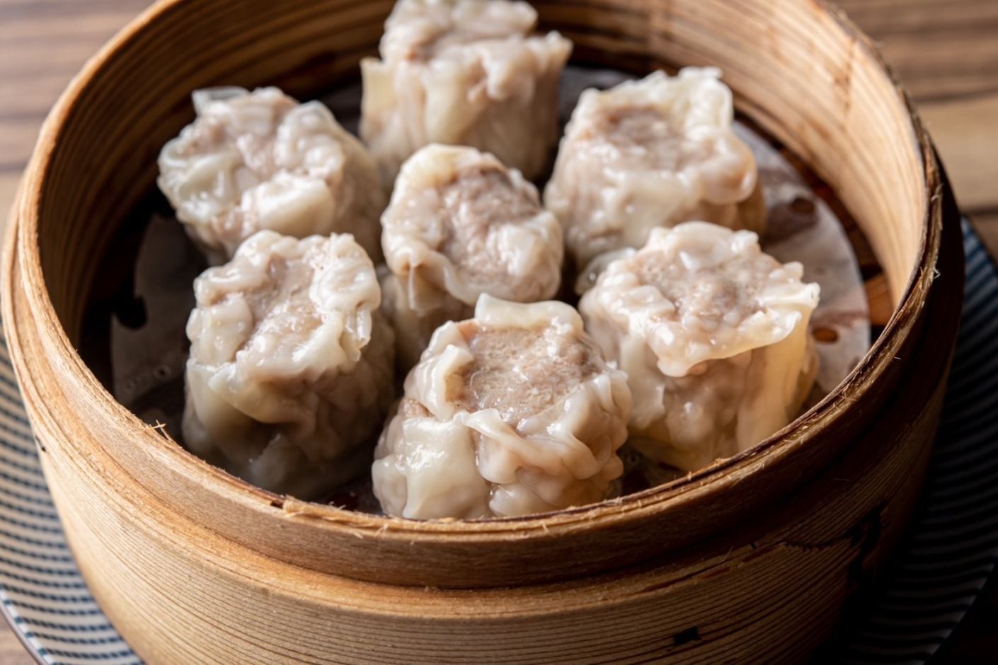 黒豚の溢れる肉汁焼売 だるま焼売 18個入り 34g 大粒 焼売 シュウマイ しゅうまい 惣菜 冷凍 お取り寄せ グルメ ギフト 手包み