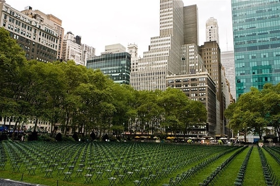 アウトドアファニチャー街中・雪山・クルーズ船・結婚式場などシーンを選ばず大活躍