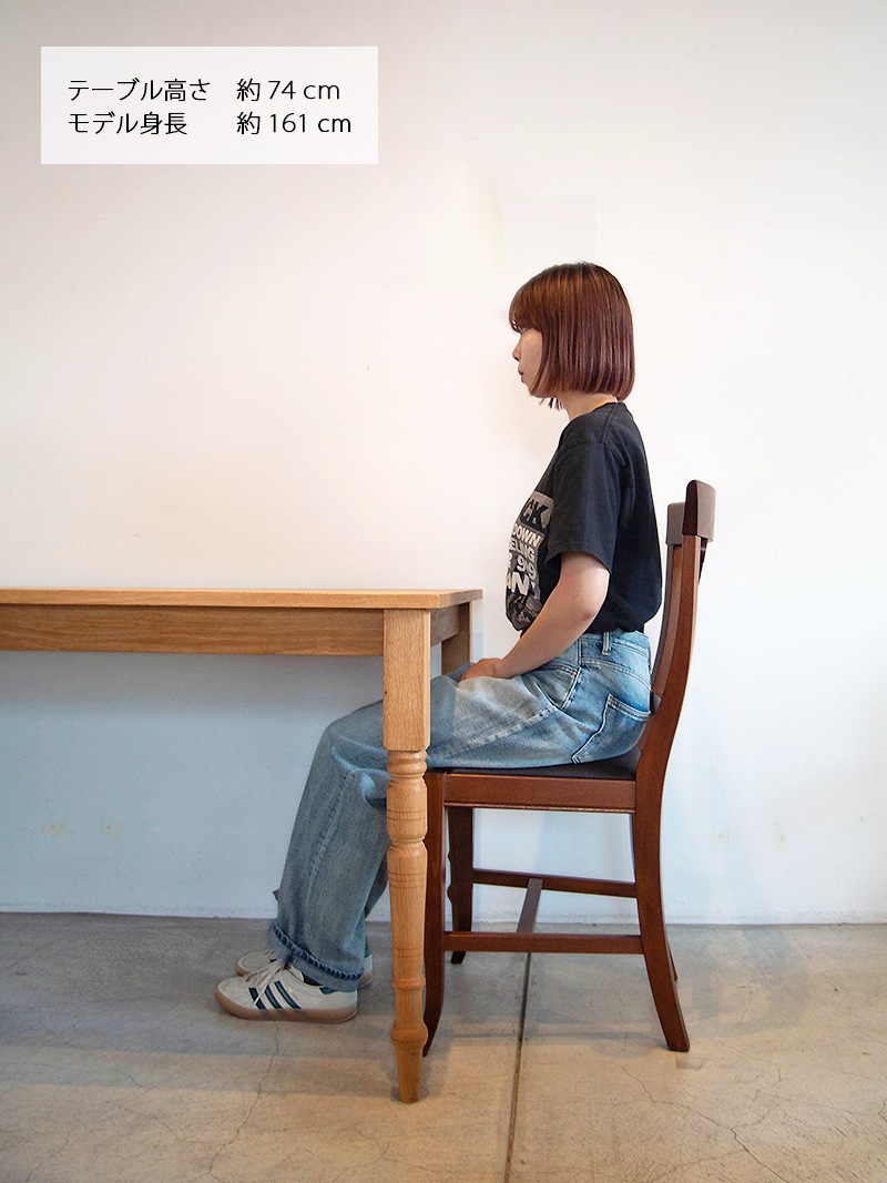 ダイニングチェアクラシカルな木製椅子はレストランでの使用にもおすすめ