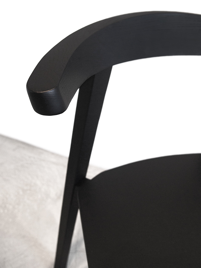 ダイニングチェア公共施設・商業施設での使用に、ヨーロッパを中心に高評価