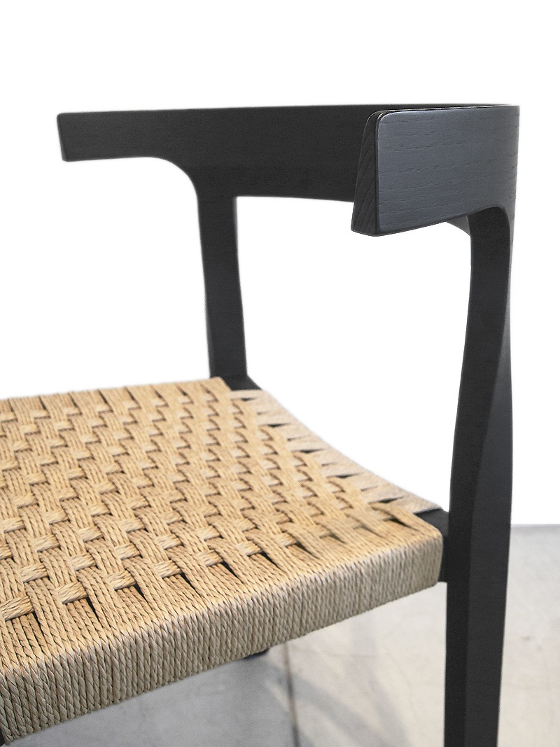 ダイニングチェア上質さと実用性を兼ねた純度の高い木製椅子