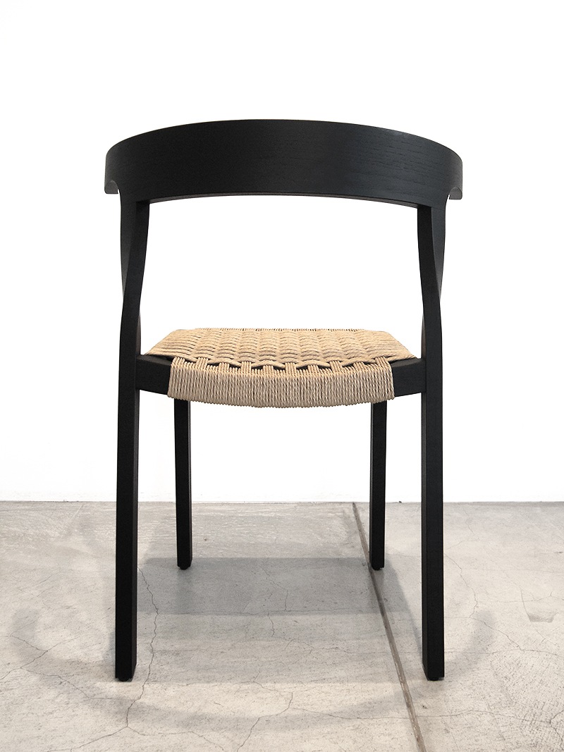 ダイニングチェア上質さと実用性を兼ねた純度の高い木製椅子