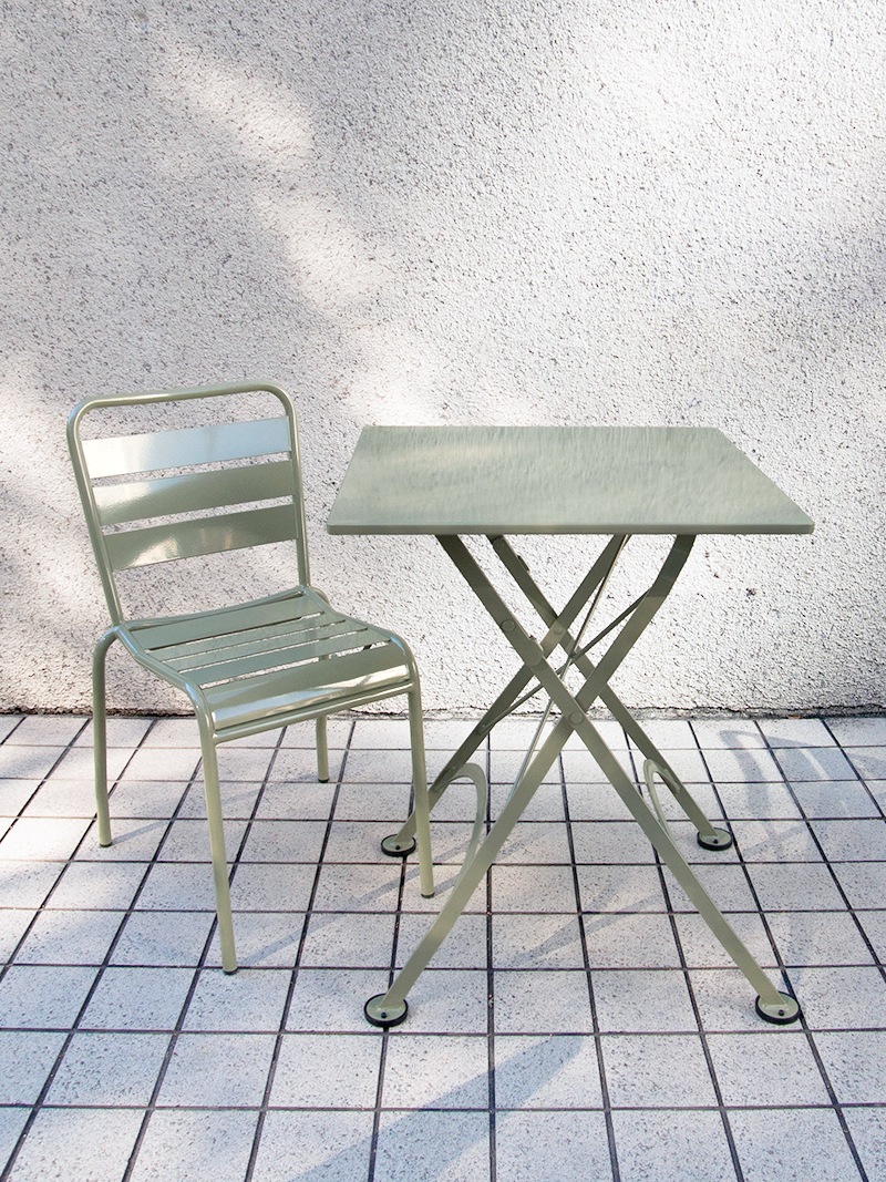 アウトドアファニチャー/チェア店舗用にも長く使えるスタッキングOKなビストロチェア