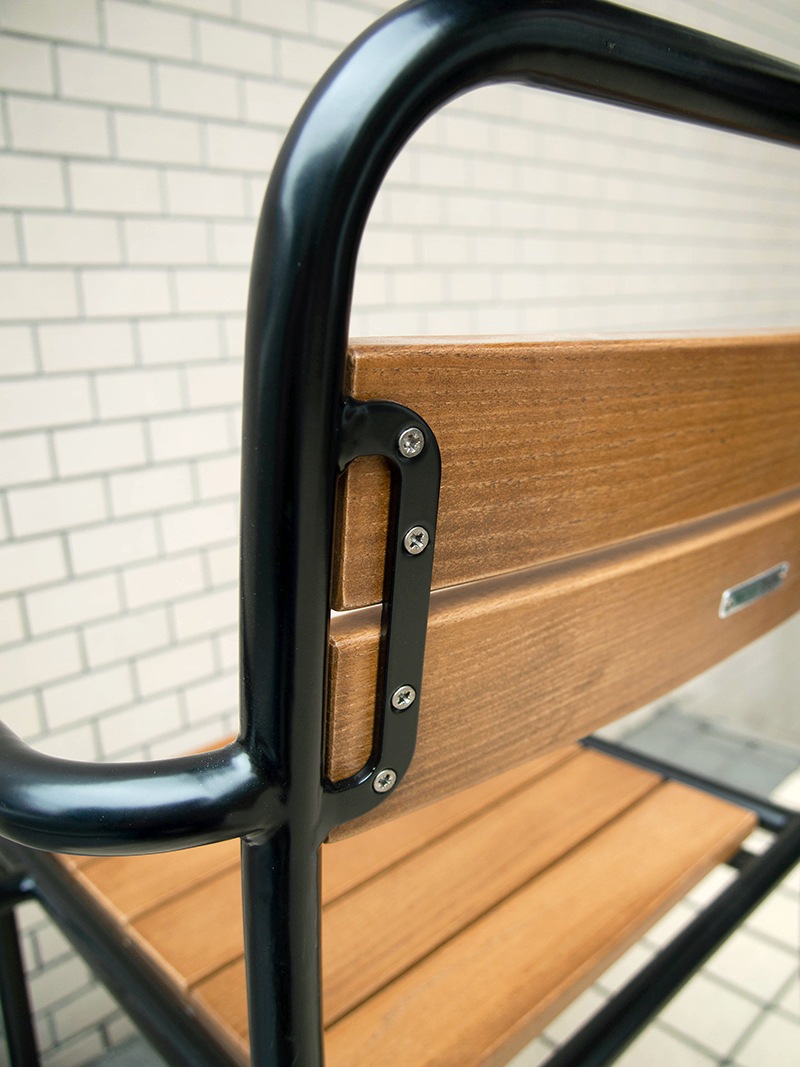 アウトドアファニチャー/チェア実績豊富なガーデンチェアは重ねられるので店舗業務用にも◎