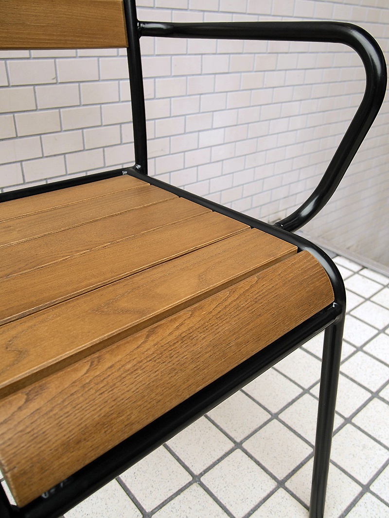 アウトドアファニチャー/チェア実績豊富なガーデンチェアは重ねられるので店舗業務用にも◎