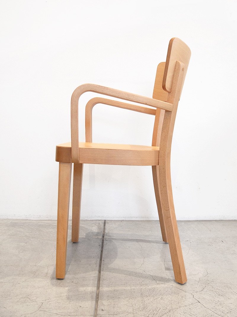 ナチュラルカラー アーム付き 木製ダイニングチェア｜イデア