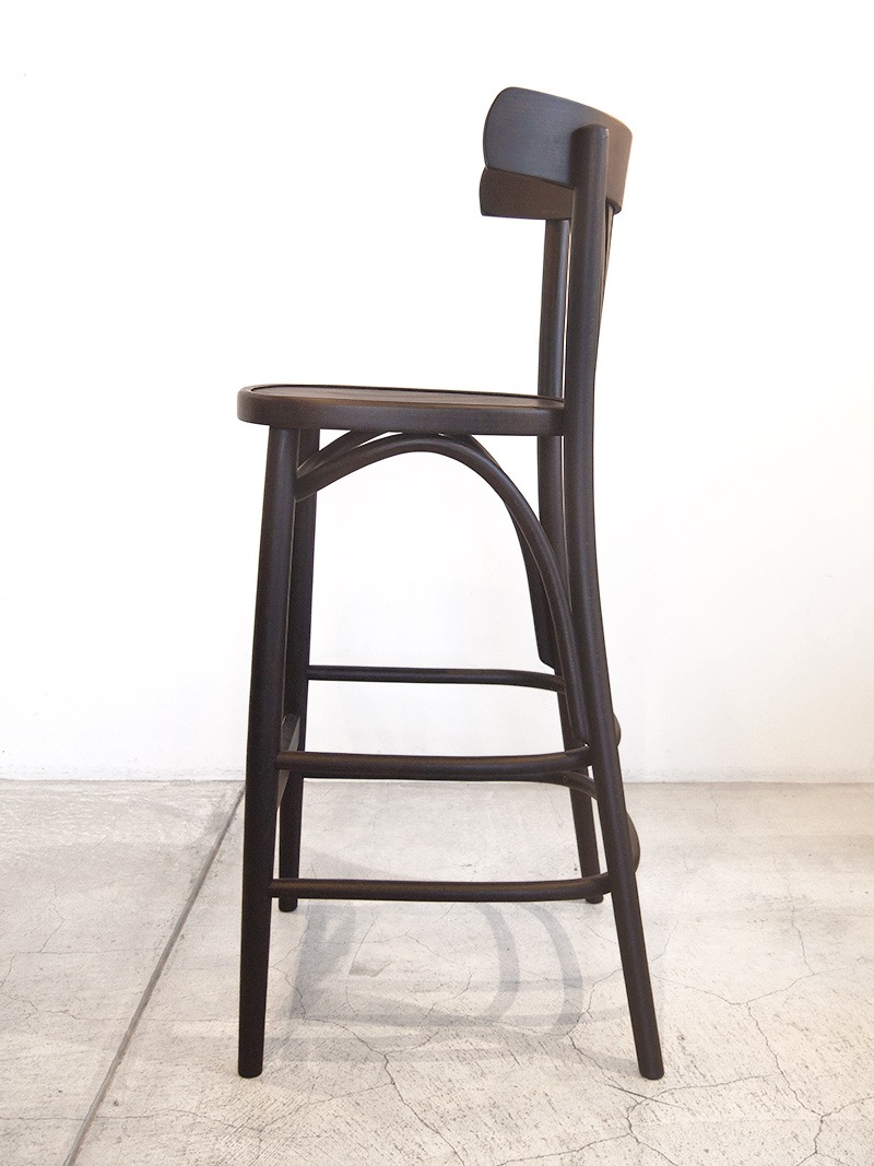 カウンターチェア背もたれ付きで座りやすい、店舗用にも最適な木製ハイチェア