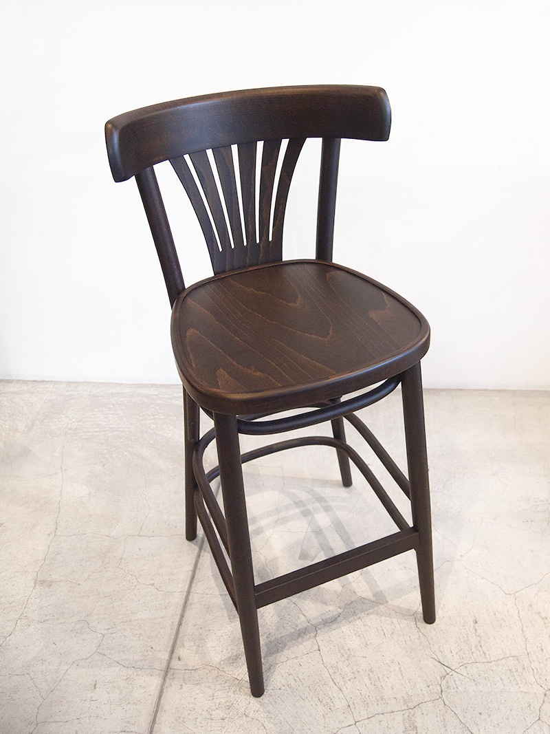 カウンターチェア背もたれ付きで座りやすい、店舗用にも最適な木製ハイチェア