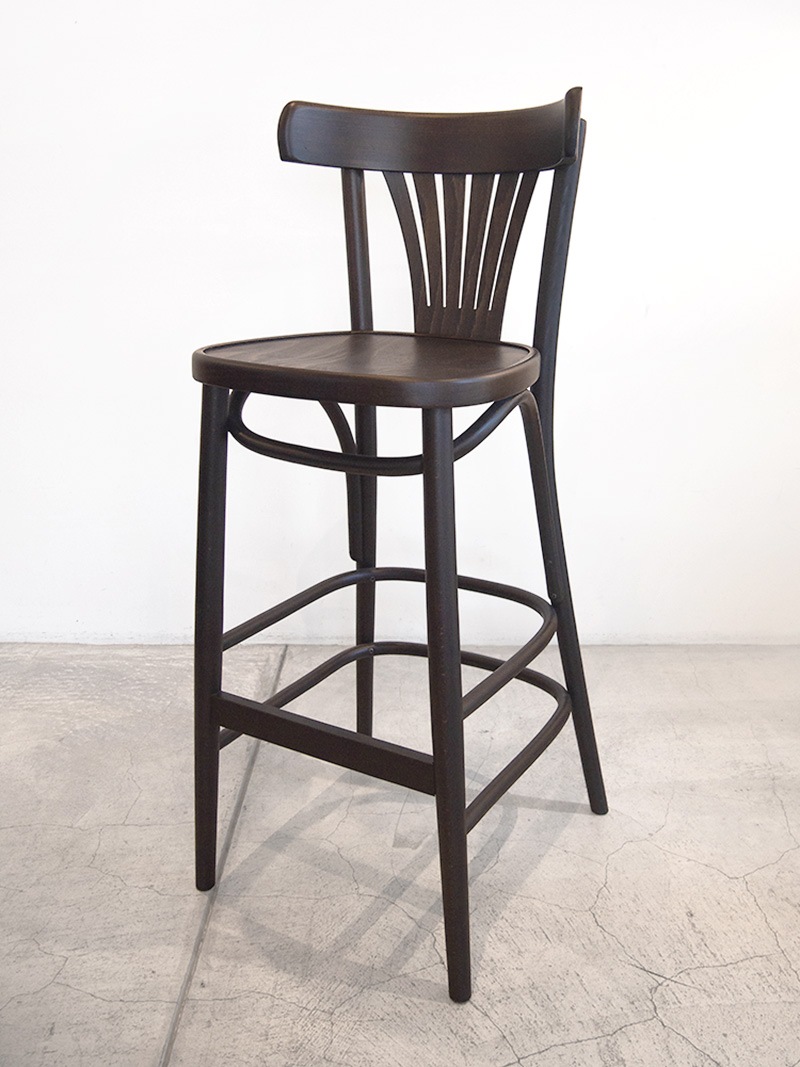 カウンターチェア背もたれ付きで座りやすい、店舗用にも最適な木製ハイチェア