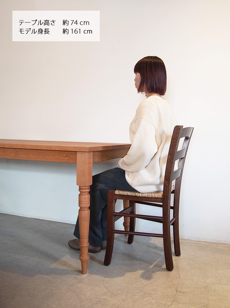 ダイニングチェアカフェ、レストランなどでも大活躍のラッシュシートチェア