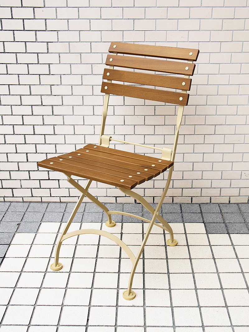 アウトドアファニチャー街中・雪山・クルーズ船・結婚式場などシーンを選ばず大活躍