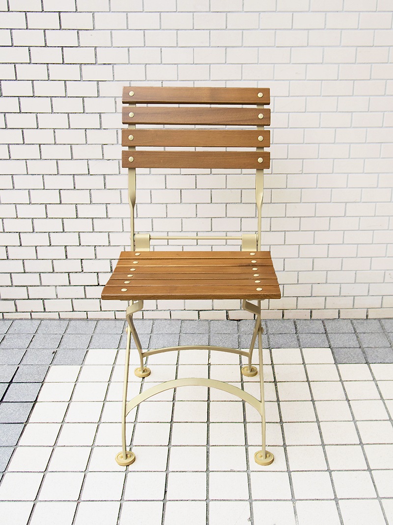 アウトドアファニチャー街中・雪山・クルーズ船・結婚式場などシーンを選ばず大活躍