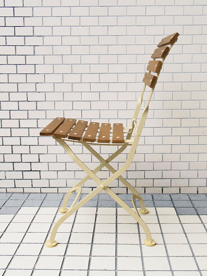 アウトドアファニチャー街中・雪山・クルーズ船・結婚式場などシーンを選ばず大活躍