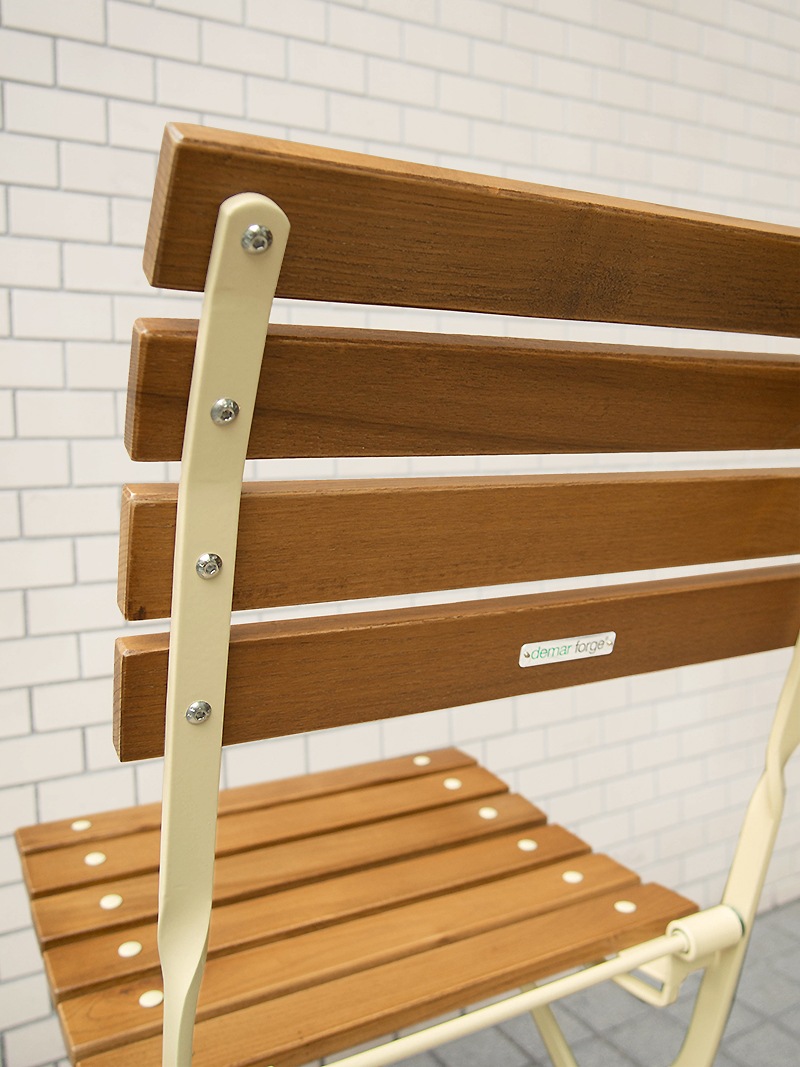 アウトドアファニチャー街中・雪山・クルーズ船・結婚式場などシーンを選ばず大活躍