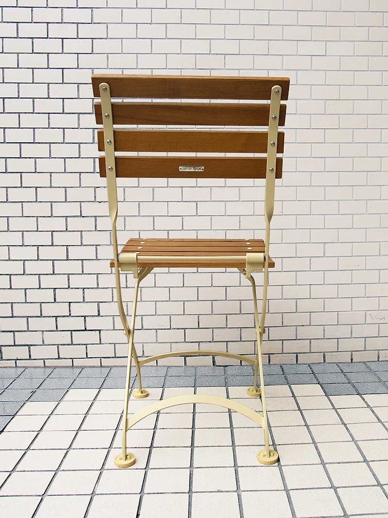 アウトドアファニチャー街中・雪山・クルーズ船・結婚式場などシーンを選ばず大活躍