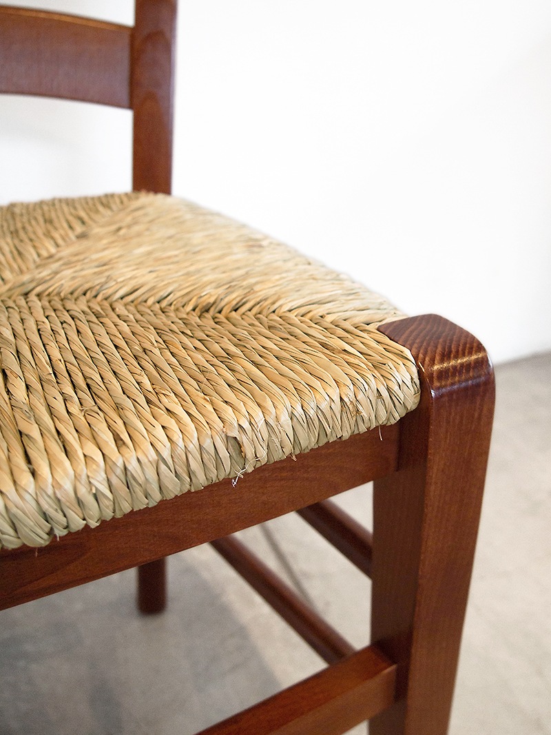 ダイニングチェアカフェ、レストランなどでも大活躍のラッシュシートチェア