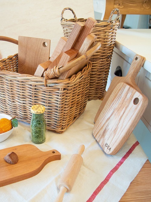 特大、肥え松、　こえまつ　一枚板　小判形　カッティングボード　まな板　無垢材無節 特大、肥え松、 こえまつ 一枚板 小判形 カッティングボード