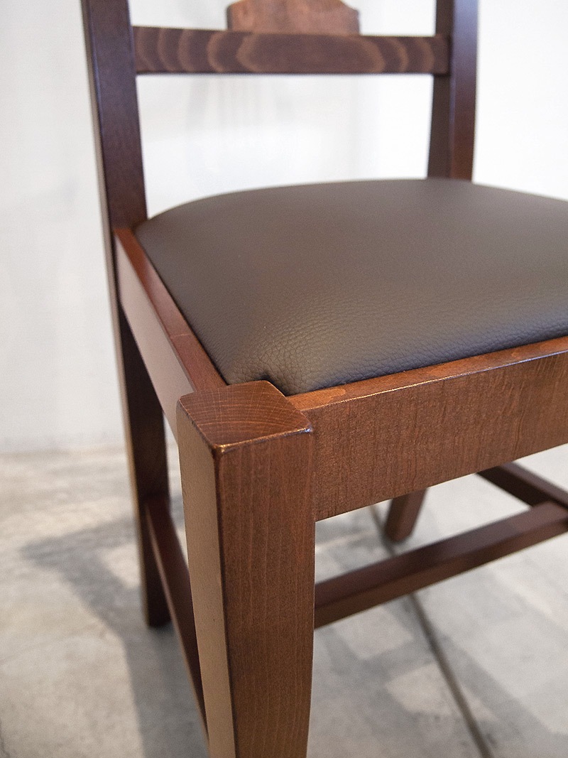 ダイニングチェア業務用としても安心の耐久性とデザイン