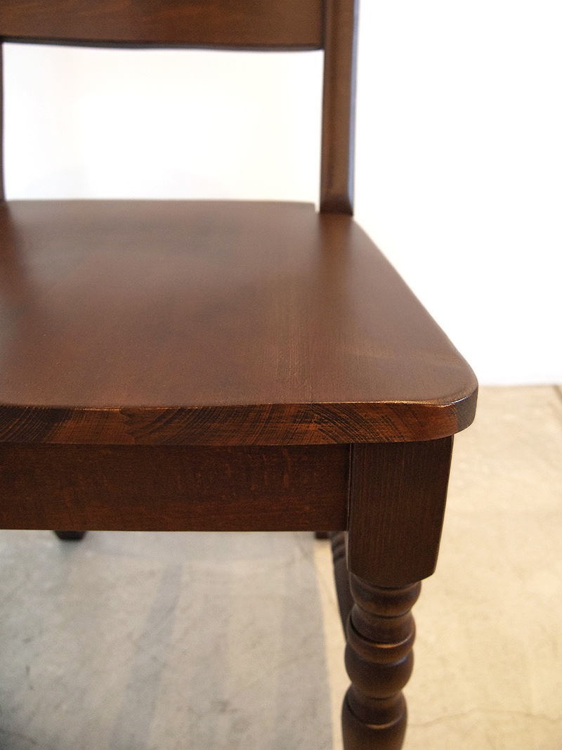 ダイニングチェア唯一無二の風合い・業務用椅子としても安心の耐久性