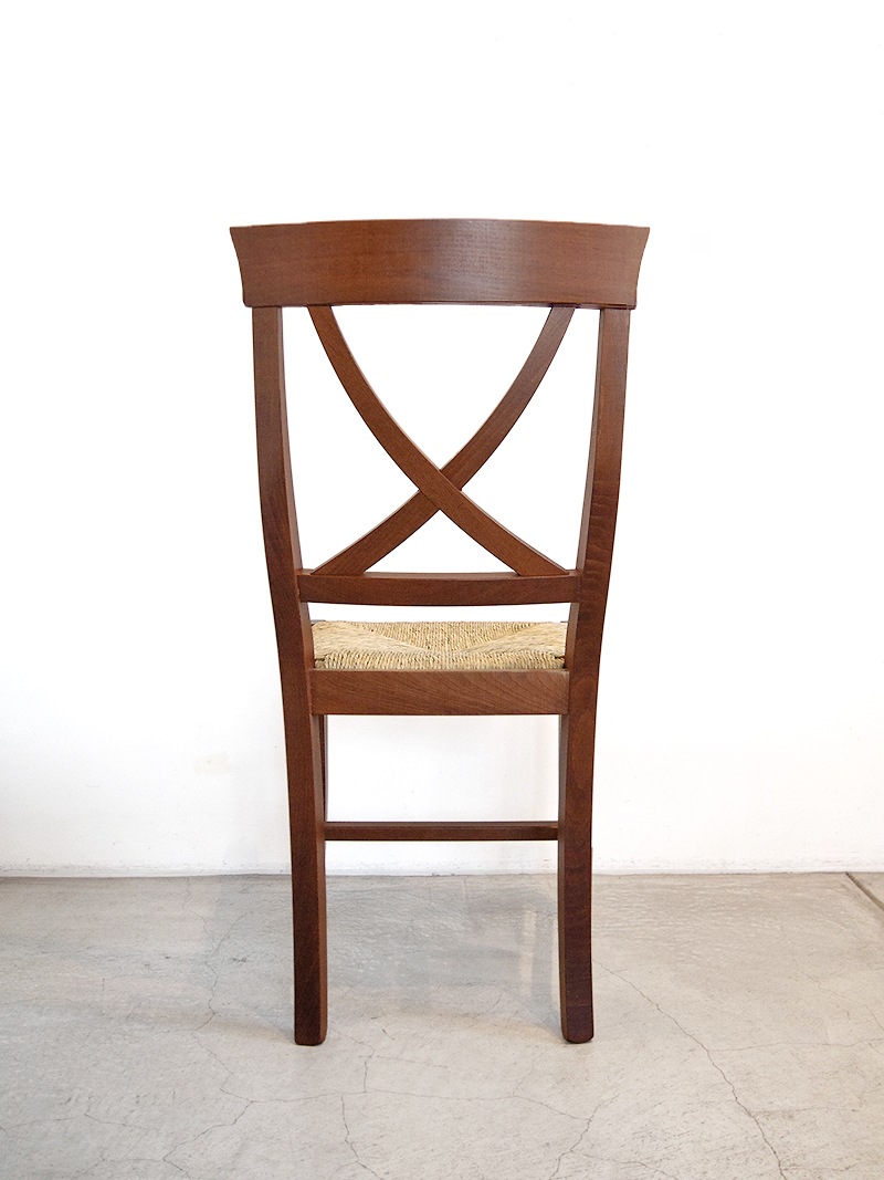 ダイニングチェア業務用としても安心の耐久性とデザイン