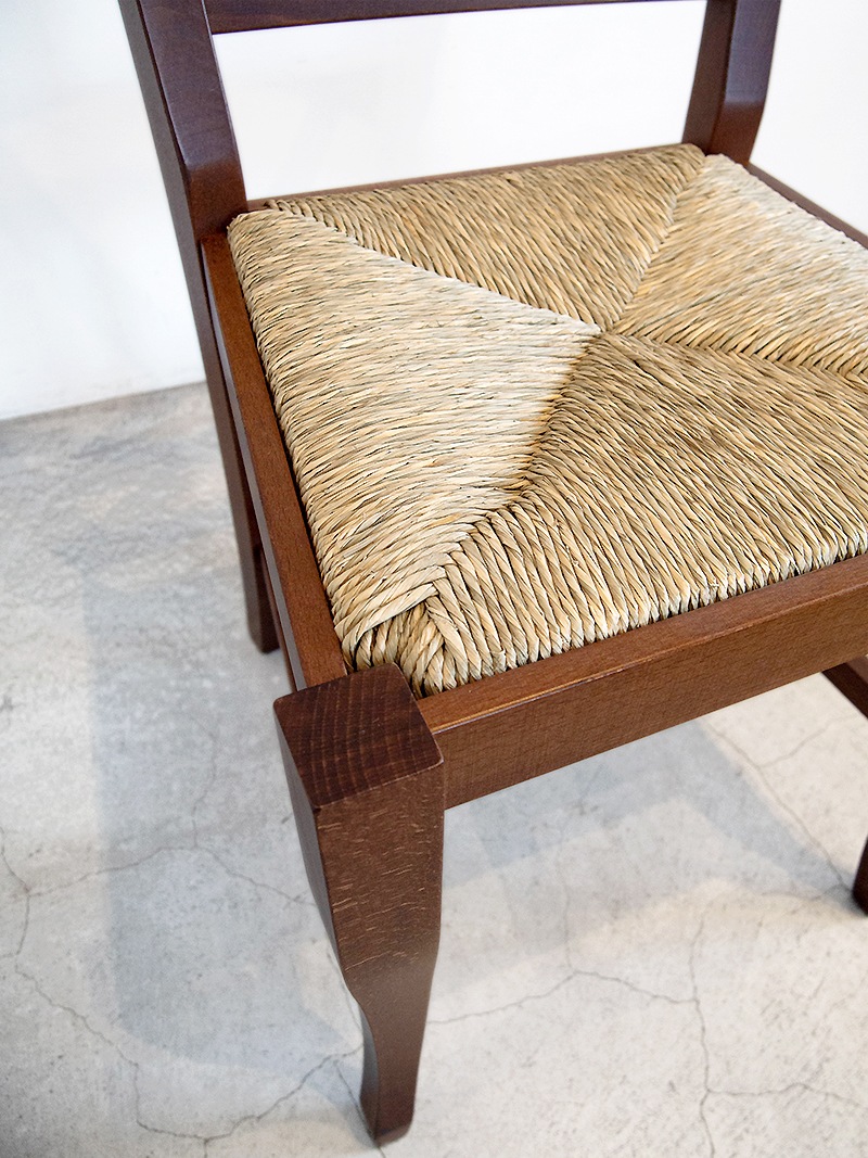 ダイニングチェア業務用としても安心の耐久性とデザイン