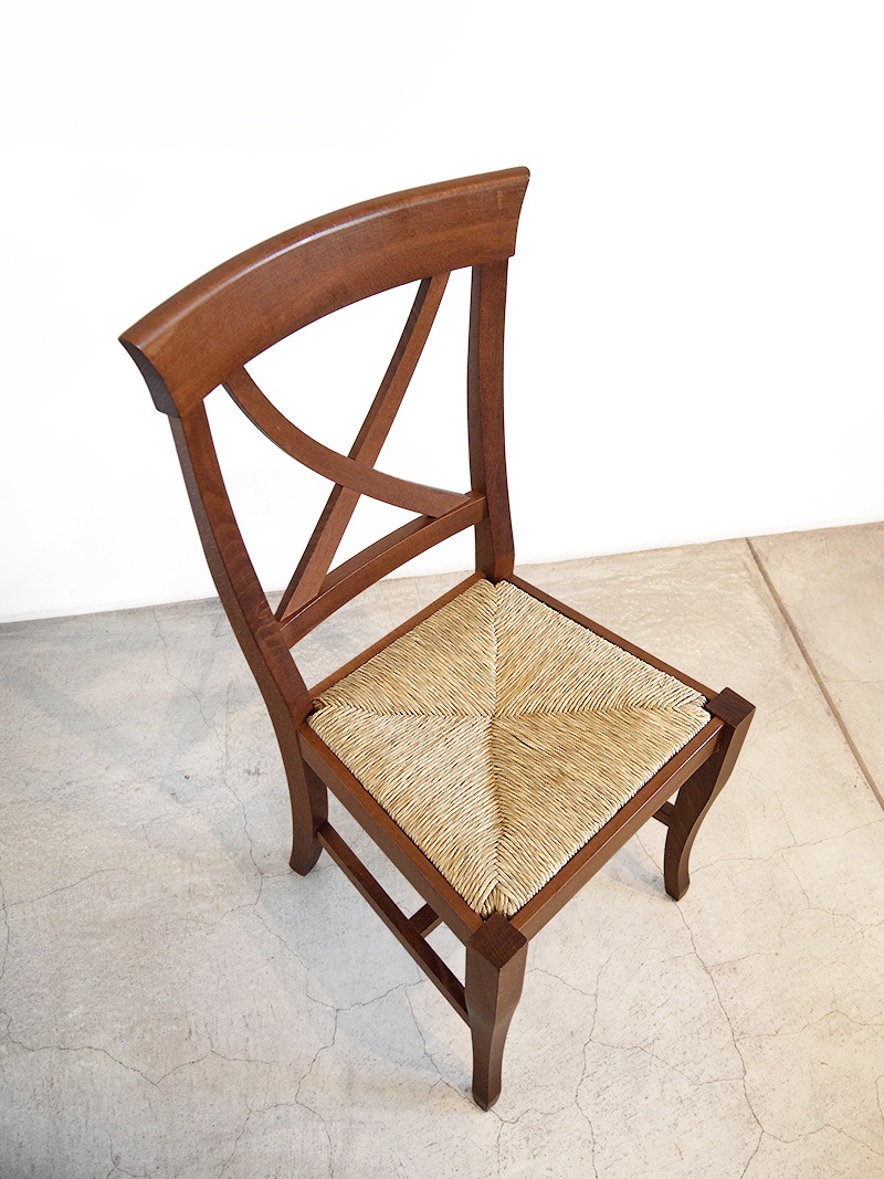 ダイニングチェア業務用としても安心の耐久性とデザイン