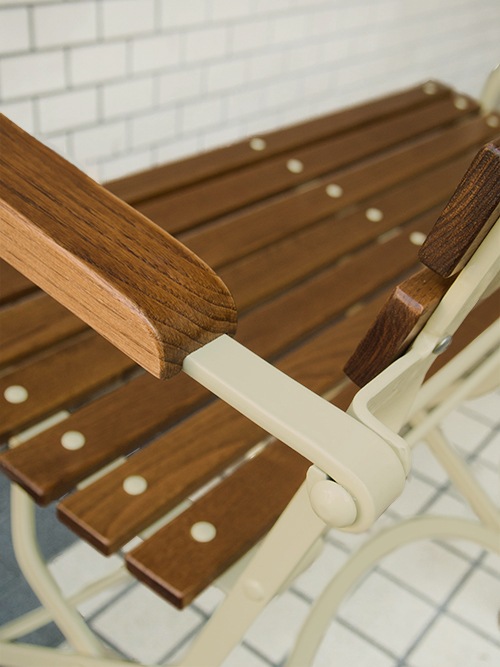 ダイニングベンチ公共エリアやテラスにも最適・腐食に強い、畳めるベンチ