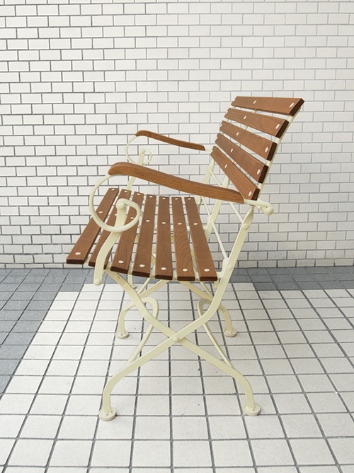 ダイニングベンチ公共エリアやテラスにも最適・腐食に強い、畳めるベンチ