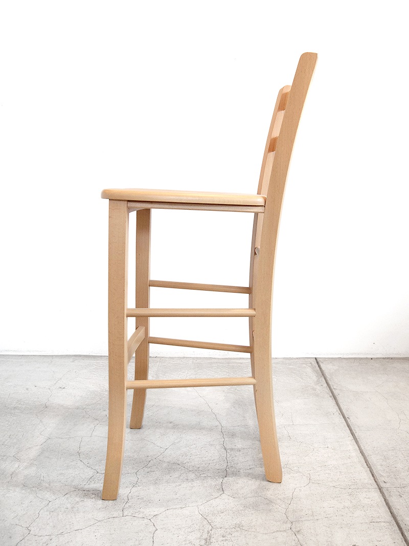 カウンターチェア背もたれ付きで座りやすい、店舗用にも最適な木製ハイチェア