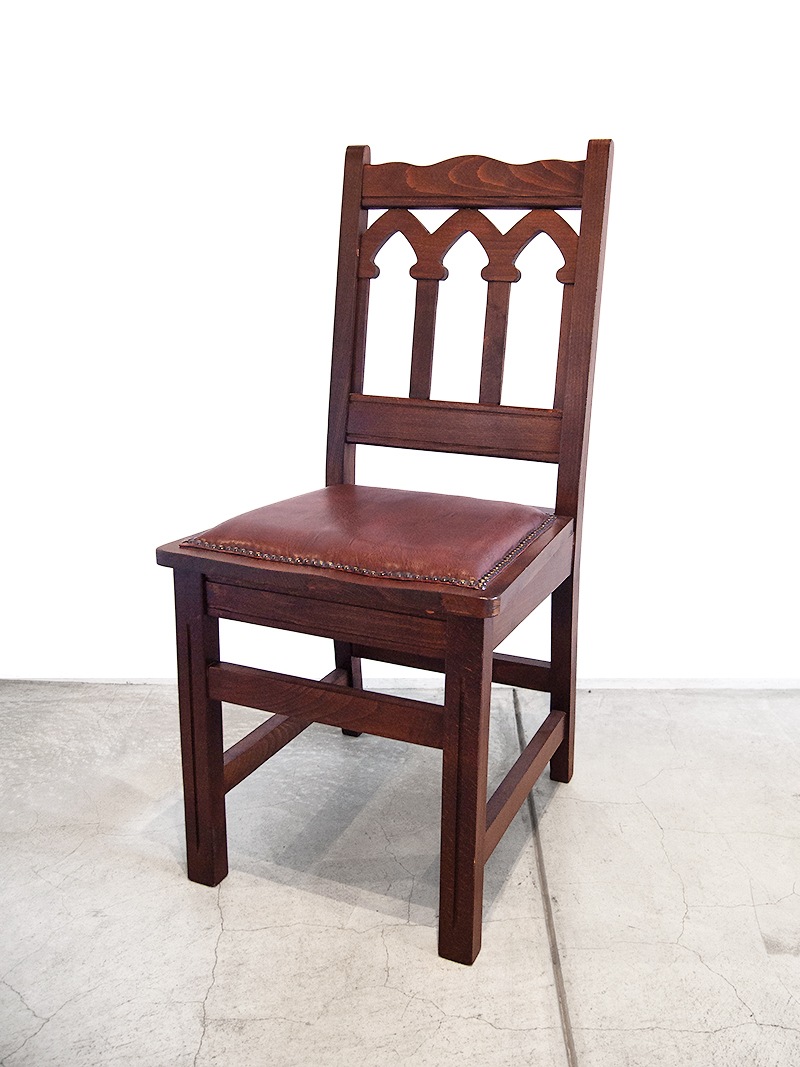 ダイニングチェアアンティーク調デザインで、店舗・業務用椅子にもおすすめ