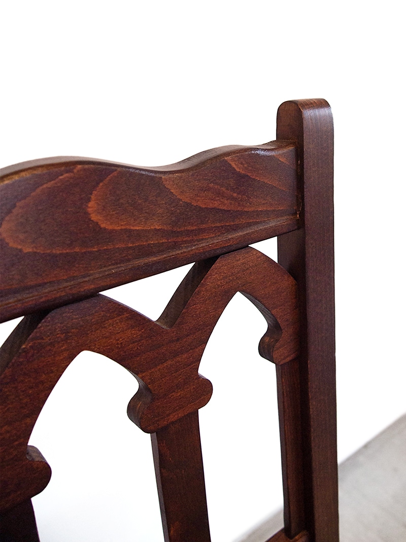 ダイニングチェアアンティーク調デザインで、店舗・業務用椅子にもおすすめ