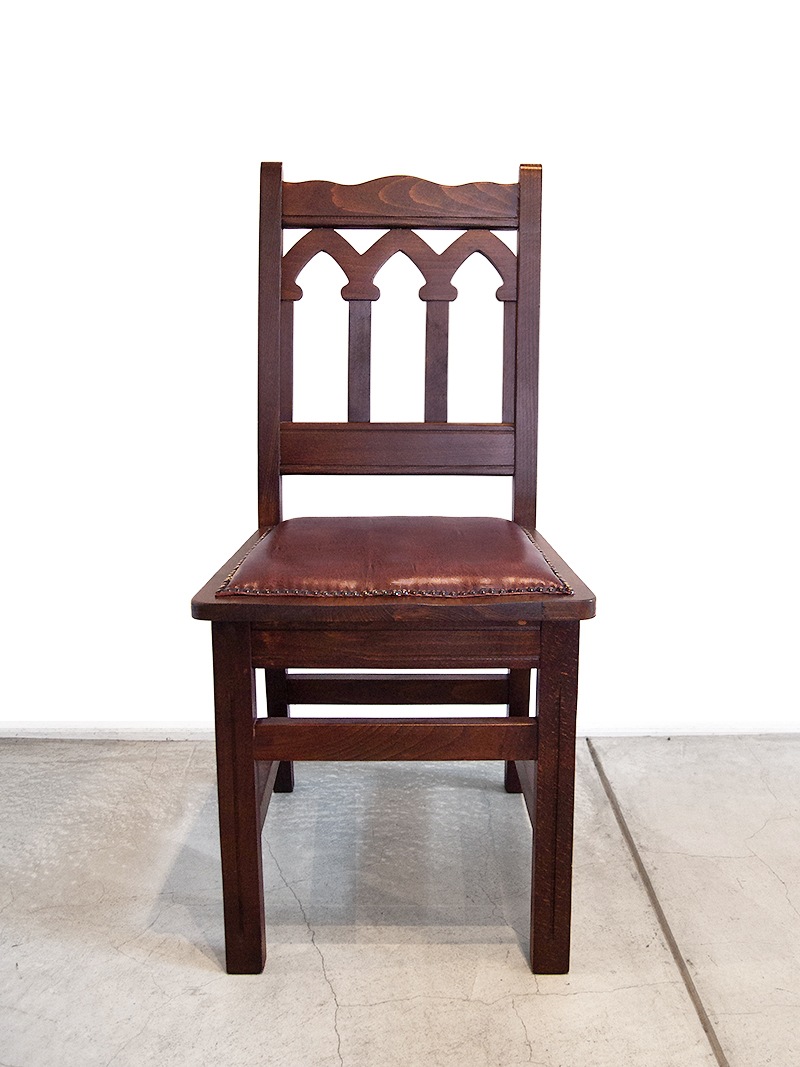 ダイニングチェアアンティーク調デザインで、店舗・業務用椅子にもおすすめ