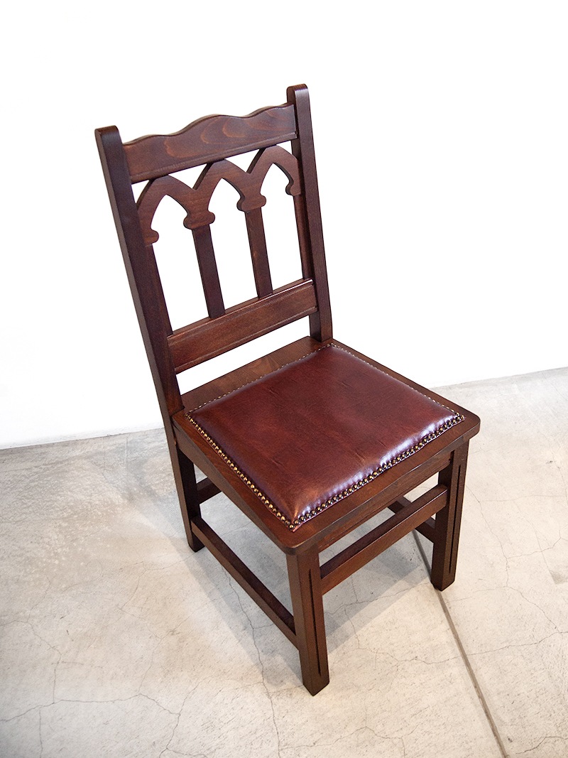 ダイニングチェアアンティーク調デザインで、店舗・業務用椅子にもおすすめ