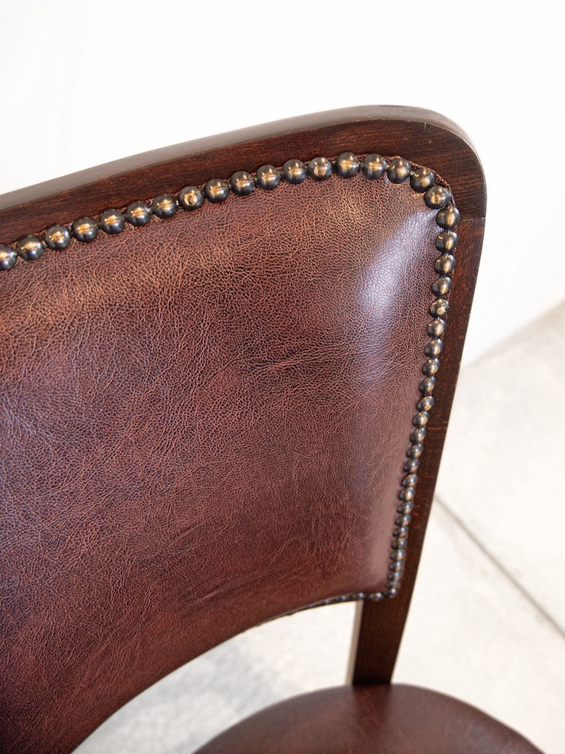 ダイニングチェアアンティーク調デザインで、店舗・業務用椅子にもおすすめ