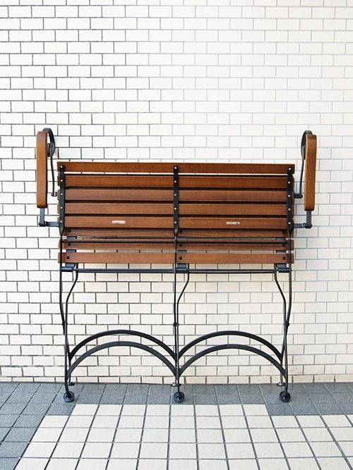 ベンチテラス席や公共施設でも選ばれる、高品質＆丈夫なベンチ