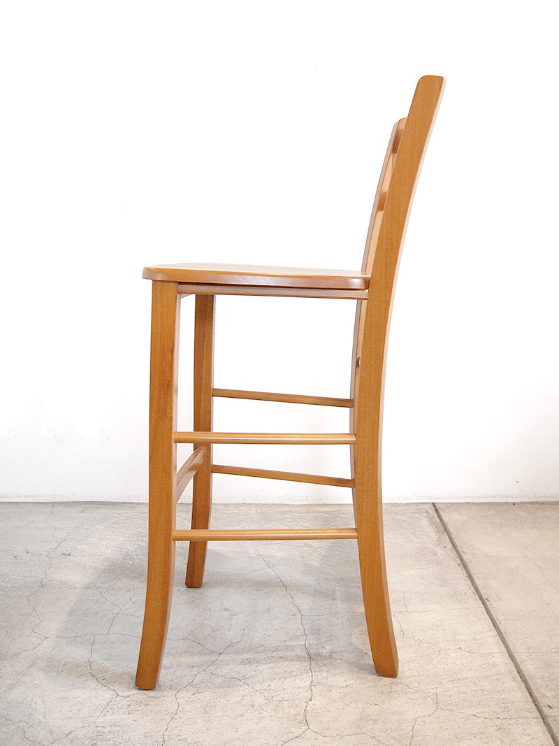 カウンターチェア無垢材の質感が魅力、カフェや飲食店にも馴染むハイチェア