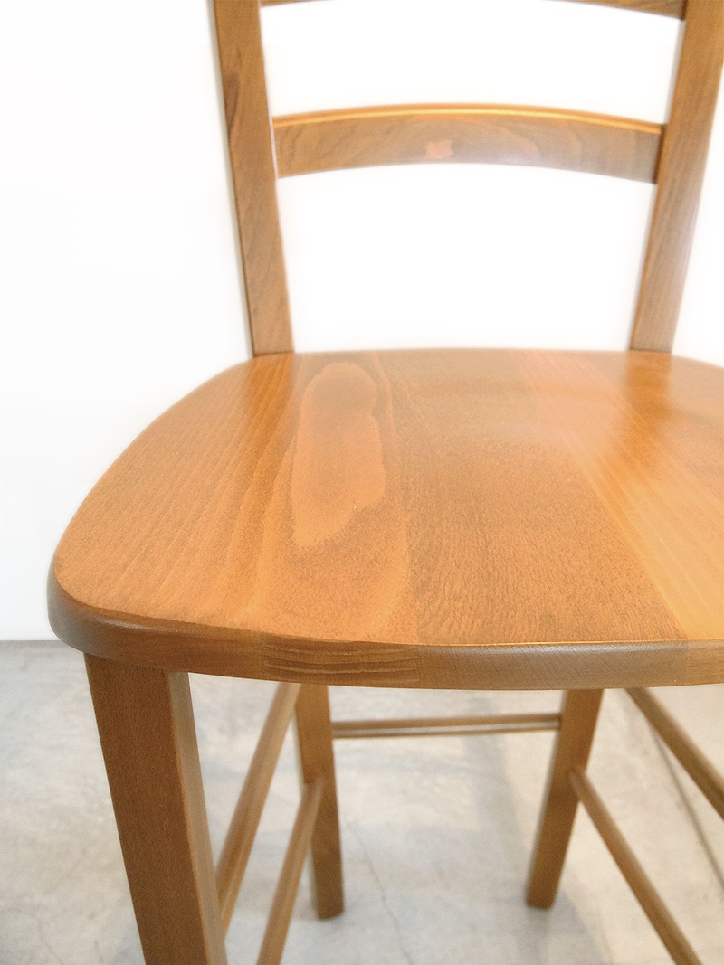 カウンターチェア無垢材の質感が魅力、カフェや飲食店にも馴染むハイチェア