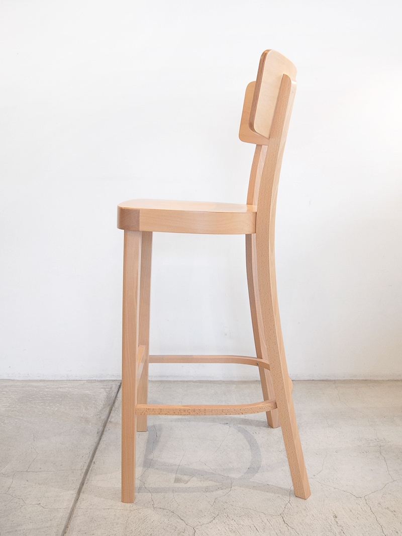 カウンターチェア無垢材の質感が魅力、カフェや飲食店にも馴染むハイチェア