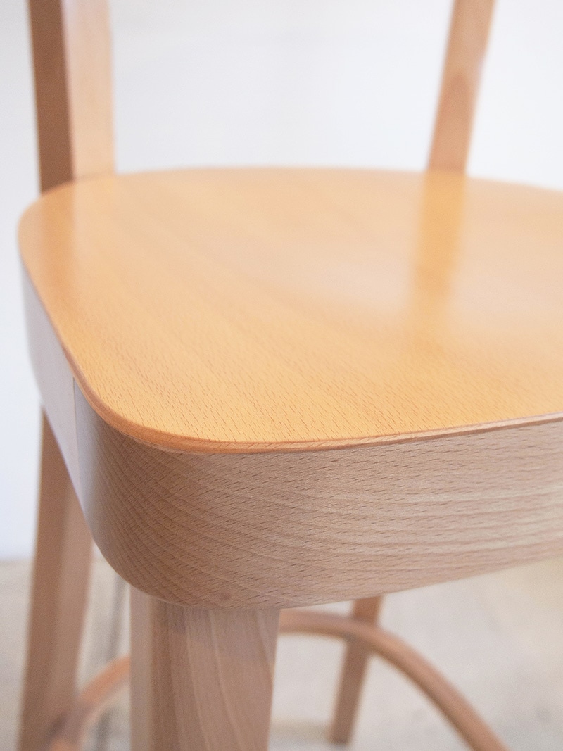 カウンターチェア無垢材の質感が魅力、カフェや飲食店にも馴染むハイチェア