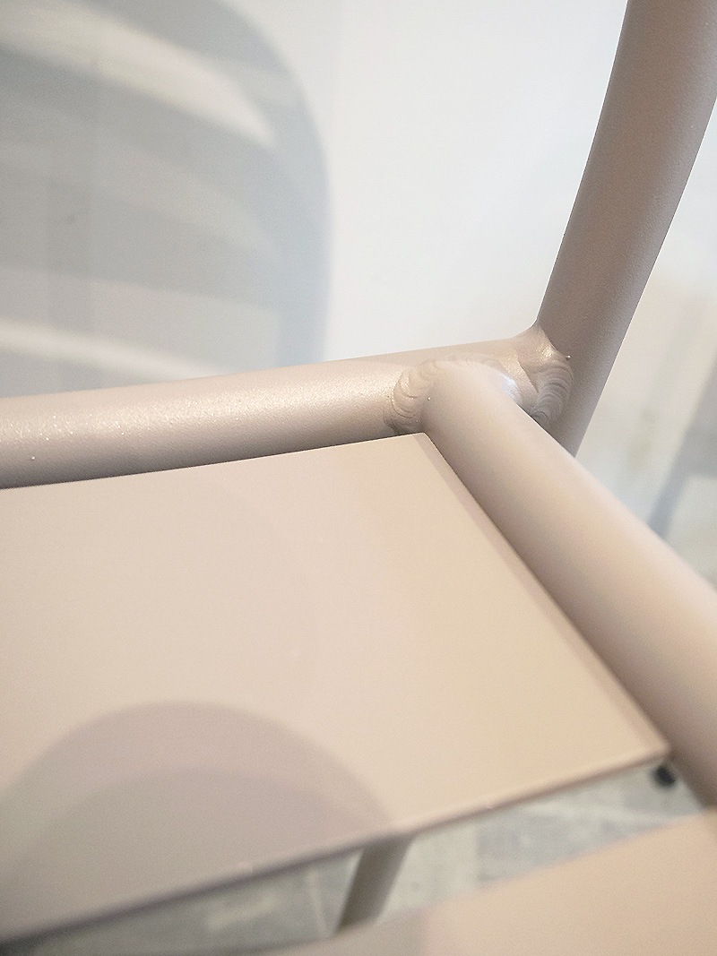 アウトドアファニチャー軽すぎず重すぎない、スタッキング可能なアルミチェア