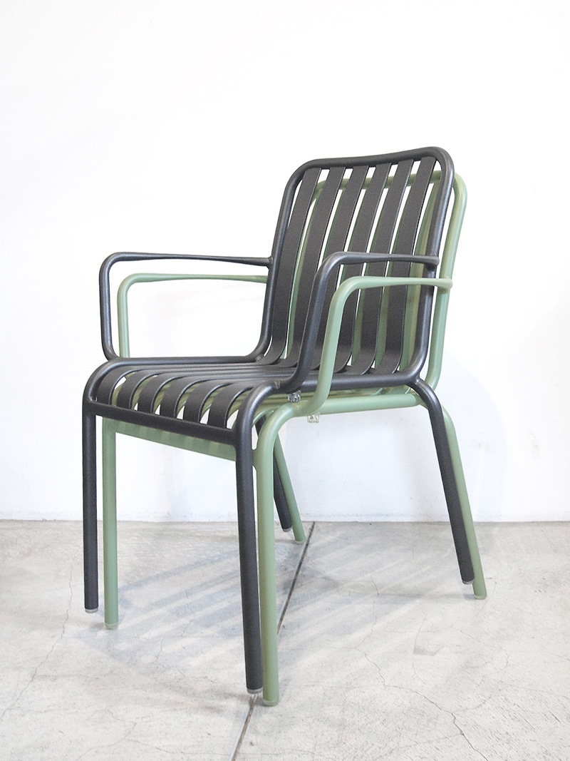 アウトドアファニチャー アーム付きアルミチェア｜イデア