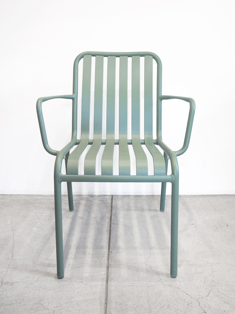 アウトドアファニチャー アーム付きアルミチェア｜イデア