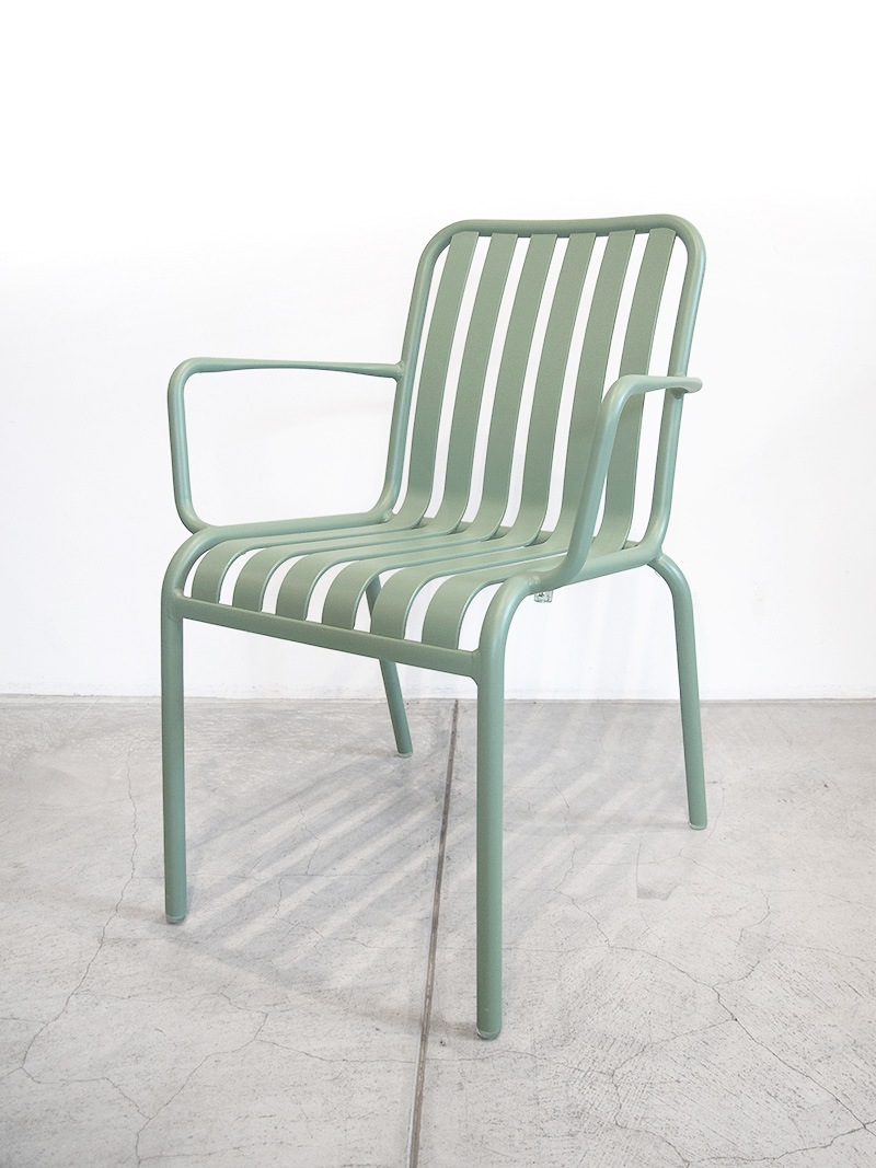 アウトドアファニチャー アーム付きアルミチェア｜イデア