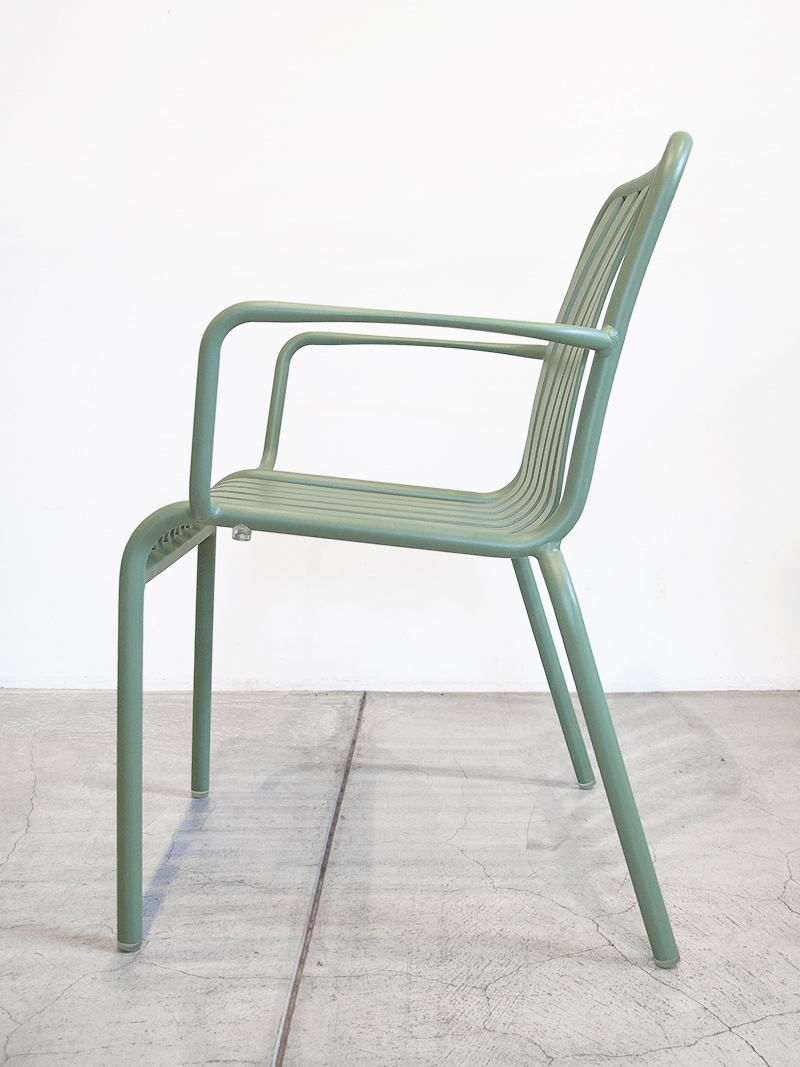 アウトドアファニチャー アーム付きアルミチェア｜イデア